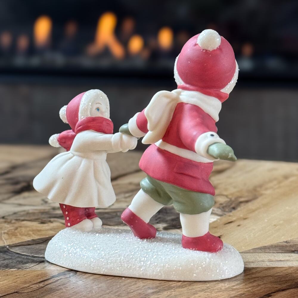 2002 Department 56 "Take My Hand" Simple Traditions Holly Lane Figurine, Holiday - Picture 4 of 14